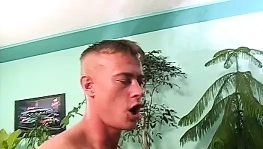 - Yeşil Kanepede Iyi Bir Sikiş