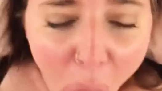 Ben tatlı, itaatkar bir hotwife'ın ağzını kullanıyorum