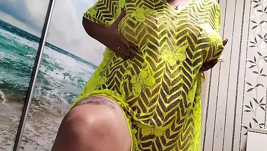 Seksi bir kız arkadaşım yatmadan önce sikimi emip sıvazlamamı istedi. Memeli güzel muhteşem bir şekilde yaptı