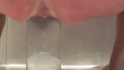 Büyük şişe göt sikişi