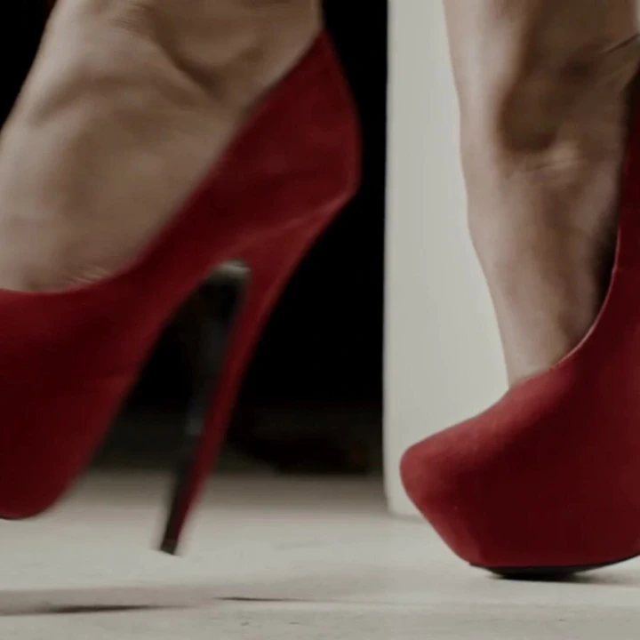 Boşalma ve yüksek topuklu ayakkabılarla azdırma