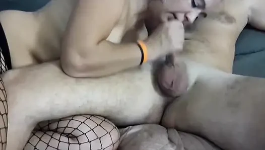 Sabah sakso ve gırtlağına kadar alma. Ağzına boşal. Tam Video