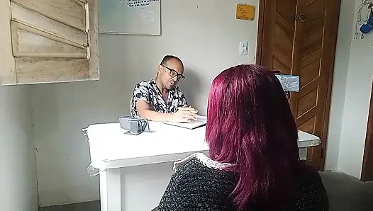 Büyük göğüsleri ve götüyle ateşli bir röportaj
