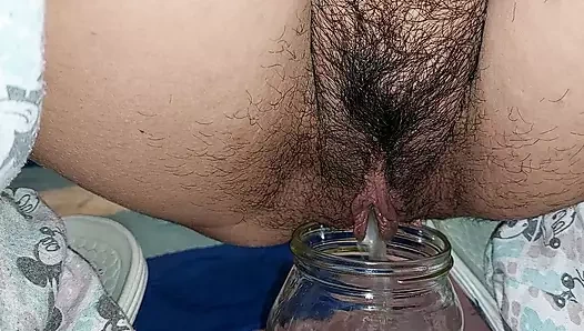 Seksi kıllı amcığı büyük memeli büyük götü gözetliyorum. Kıllı orta yaşlı seksi kadın çıplak kıyafetlerini deniyor.