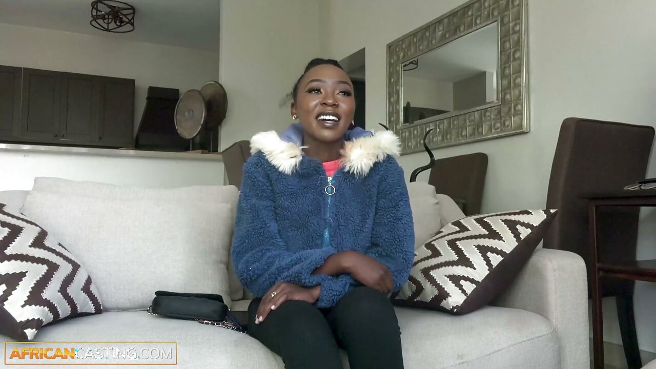 Bu EBONY 18YAŞLI papaz kızı iyi kız olarak geldi... gitmeden önce COCK'uma kremasını akıttı