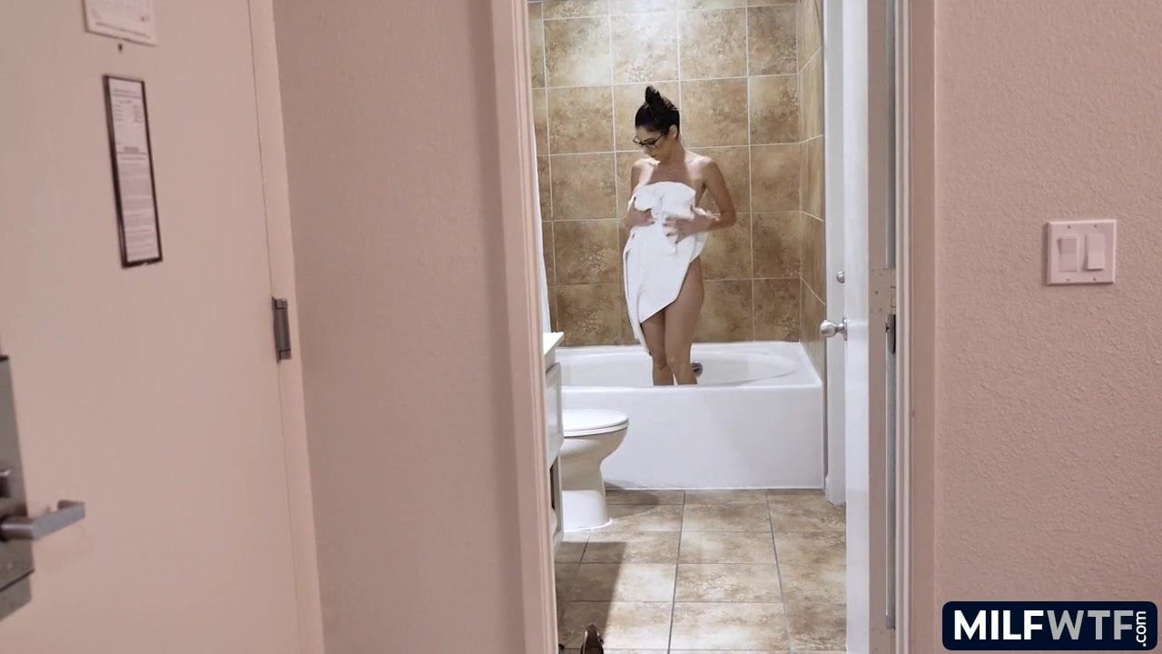 taze dışarı the banyo puma kedi