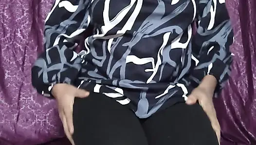 S-302. Wife masterbating her pussy