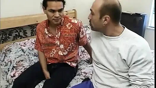 Şehvetli çift biseksüel vahşi sikişiyor