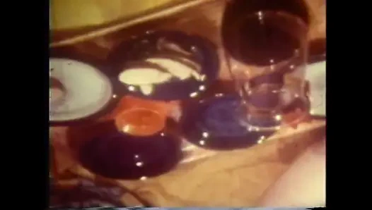 Sürtükler birbirlerini yalıyor