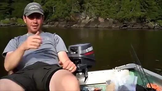 Büyük şişkin tekne