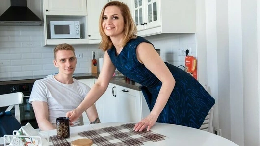 Tutor4k. krem şanti ve onun dik kullanarak çocuk xxx öğretmen