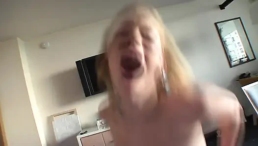 Çılgın ve şımarık kız kardeşim