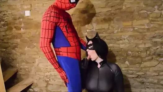 Örümcek adam batwoman sikikleri