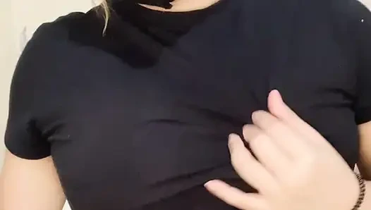 Alt Çamaşırı Giyen Bir Kız