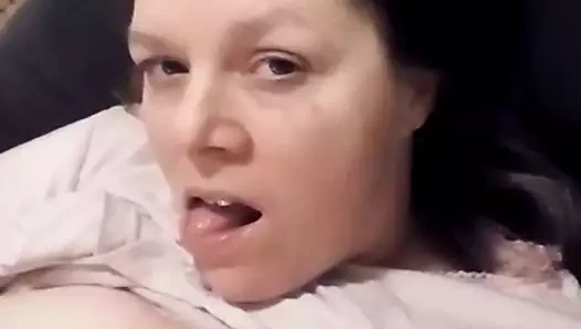 Büyük memeler ve kıllı ıslak kedi