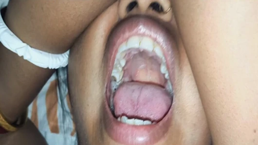 Hintli desi köylü kızı Ankhi sıkı, yeni evli desi köylü yenge ilk kez seks, yerel köy yeni seks videosu