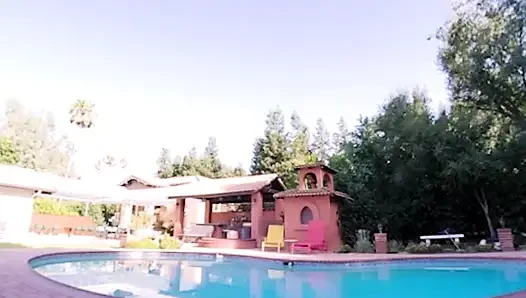 Badoinkvr azgın hostes Octavia Red kendine yardım edemiyor ve seninle profesyonel sınırları aşmadı bölüm 1