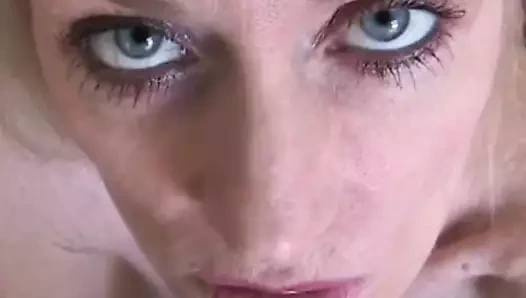 Amatör büyükannenin yeni bir sevgiliye ihtiyacı var