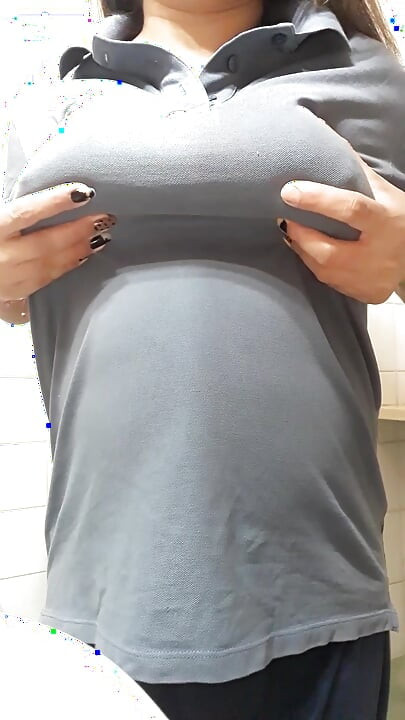 Indian hot mom play with big boobs tight nippel