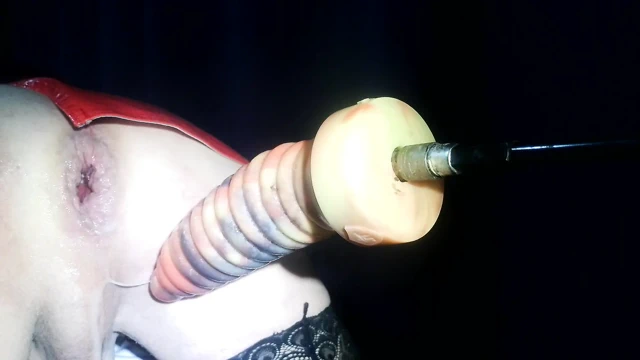 11 inçlik oyuncak deliklerle oynuyor