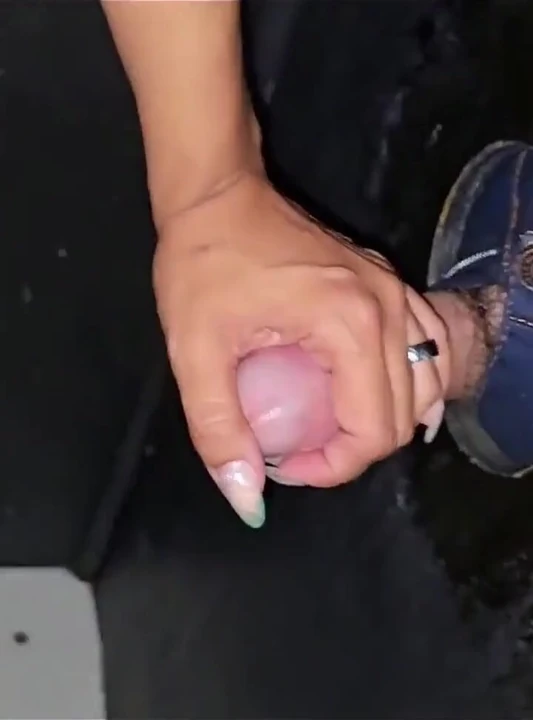 Bazen penis o kadar büyük değil, ama yine de, eğleniyorum ve onları boşaltıyorum