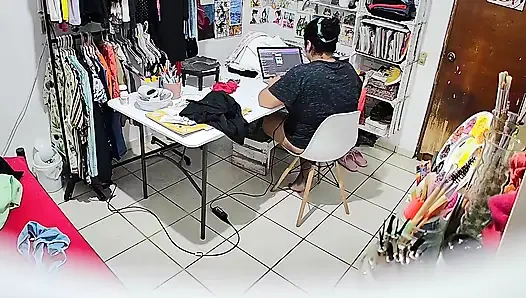 Minha meia-irmã gordinha enquanto ela faz seu dever de casa