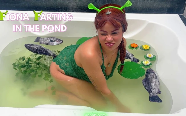 Prenses Fiona havuzda osuruyor ve tıpkı Shrek gibi balık yakalıyor