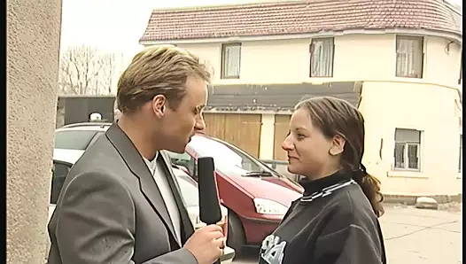 Brunette 24 jahre mit dicken titten sitzt im casting und will schwanz