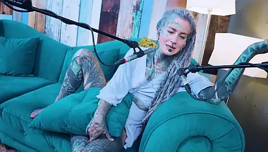 Я говорю о H - счастье - подкаст ASMR, SFW говорит готессу, худенькая девушка дред, татуированная модель татуированная девушка