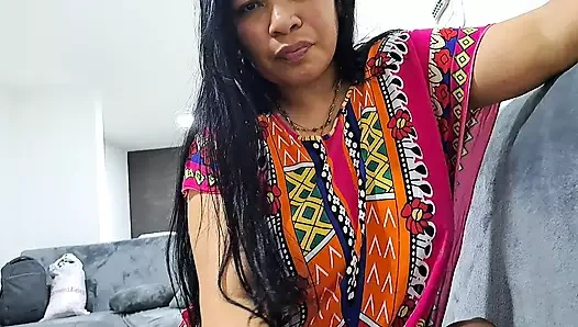 Azgın üvey annem oturma odasında sikişmem için beni arıyor