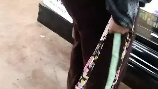 Büyükanne büyük bir popo var