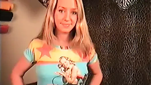 Roxana'nın ilk dökümü - sarışın amını mastürbasyon yapan bir genç