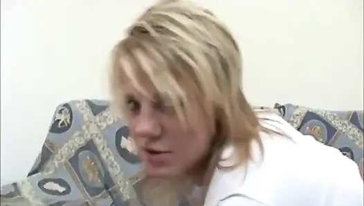 Seksi sarışın büyük anal domalma pozisyonunda sikiliyor... ağzına boşalma