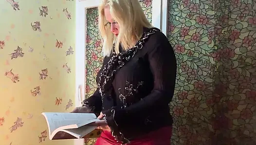 Dergi satıcısını azdırıyor ve baştan çıkarıyor