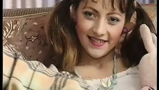 Studentin macht gerne die Beine breit