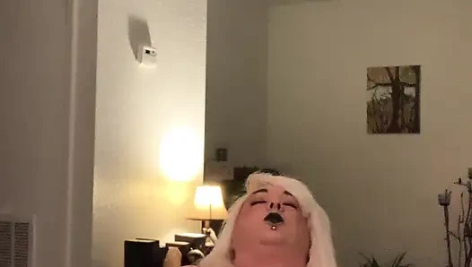 Güzel sigara içen üvey anne