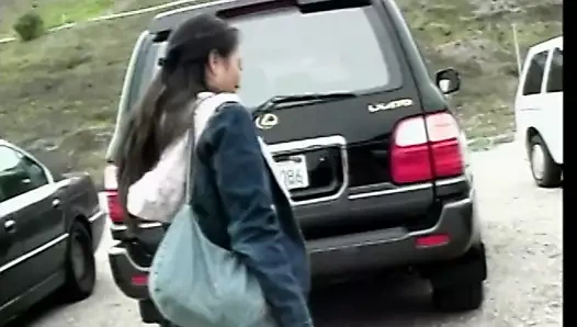 Çekik gözlü çarpıcı hatun dick darbeler ve havuzda delinmiş ıslak amını alır