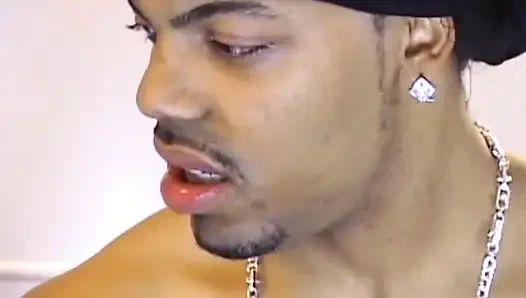 Büyük siyah kıllı yarak mastürbasyonu