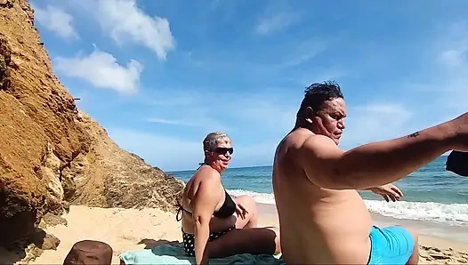 Ben ona mastürbasyon yaparken neredeyse sahilde ikinci kez yakalanıyordum