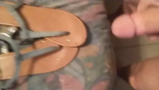 Sağladım t kayış sandalet ve giyme onları