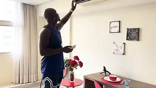 Komşu, siyah penisini prezervatifsiz yakışıklı kadının vajinasına yumrukladı