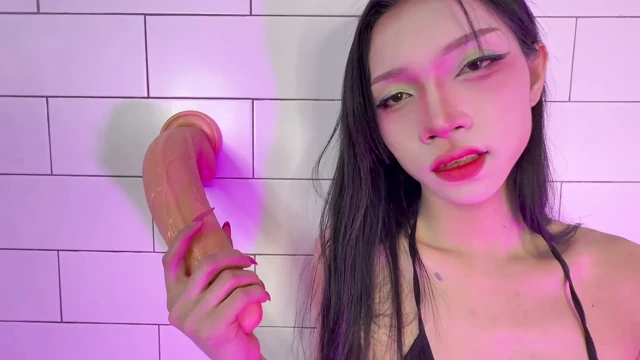 Ladyboy Nisha, Genç, Seksi Ve Boşalıyor.