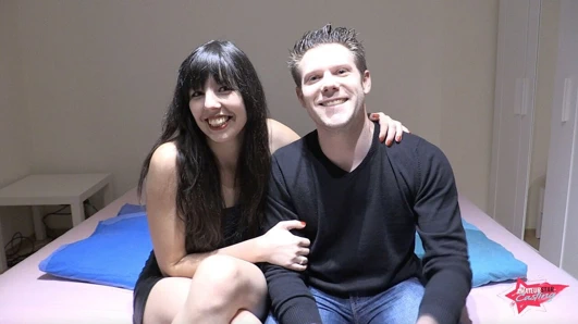 Snow White sert sikiliyor ve yüzüne boşalma