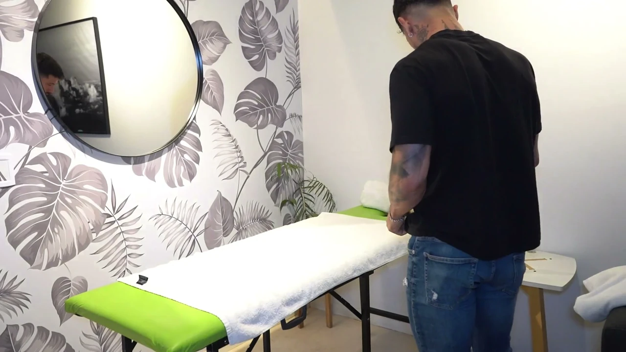 Masseuse Cami Noe Gives a Happy Ending with Squirt and Cum in Mouth