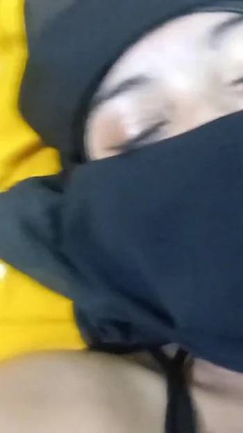 Эмоциональный момент из "Грустная мусульманская жена чувствует себя одиноко для траха кем-либо"