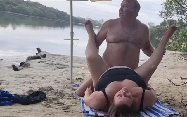 Neredeyse nehirde sikişirken yakalanıyor - faphouse'ta özel