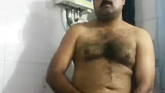 Indiano bigodudo sacudo