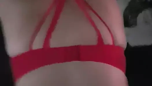 karısı seviyor o eğildi