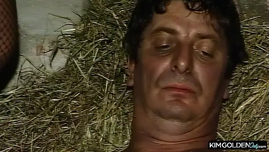 Heisser Stallsex mit leidenschaftlicher Bruenetten