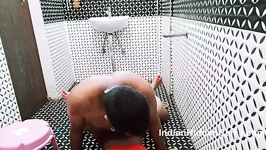 Evli Hintli çift desi oyo otelde duş alırken tatilde seks yapıyor - Hintçe ses